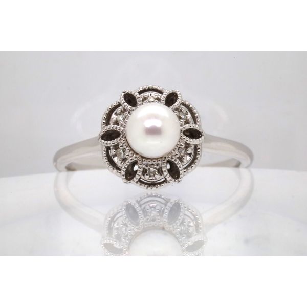 14K White Gold Diamond Halo Ring With Pearl Center Puckett's Fine Jewelry Benton, KY
