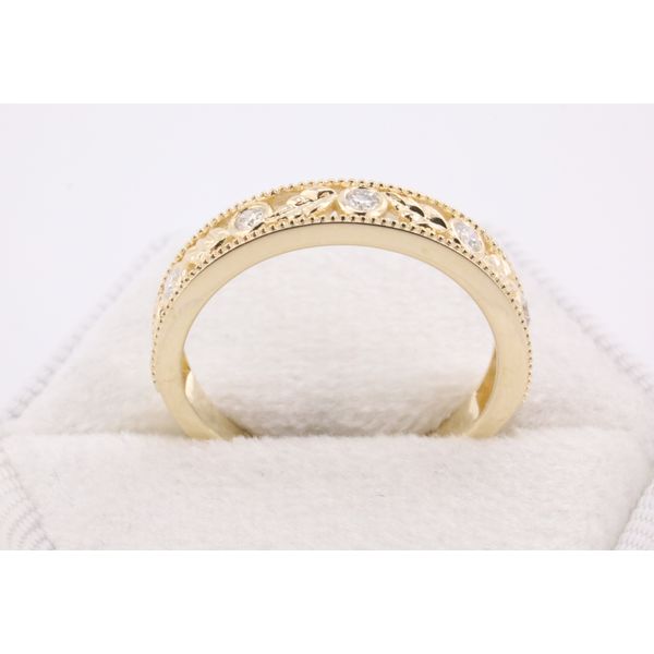 14K Yellow Gold Diamond Band with Leaf Inlay Image 3 Puckett's Fine Jewelry Benton, KY