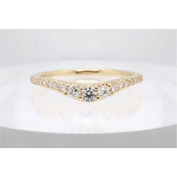 14K Yellow Gold Curved Diamond Band with Graduated Diamonds Puckett's Fine Jewelry Benton, KY