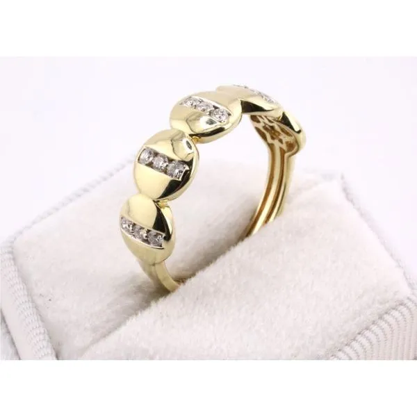 14K Yellow Gold Diamond Scalloped Band Image 2 Puckett's Fine Jewelry Benton, KY