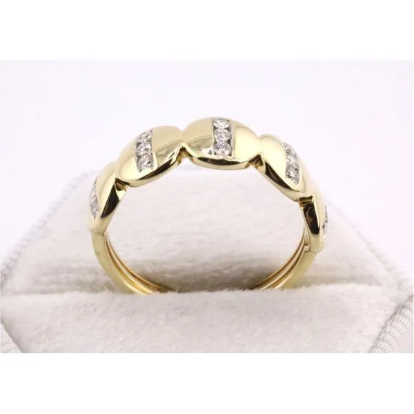 14K Yellow Gold Diamond Scalloped Band Image 3 Puckett's Fine Jewelry Benton, KY