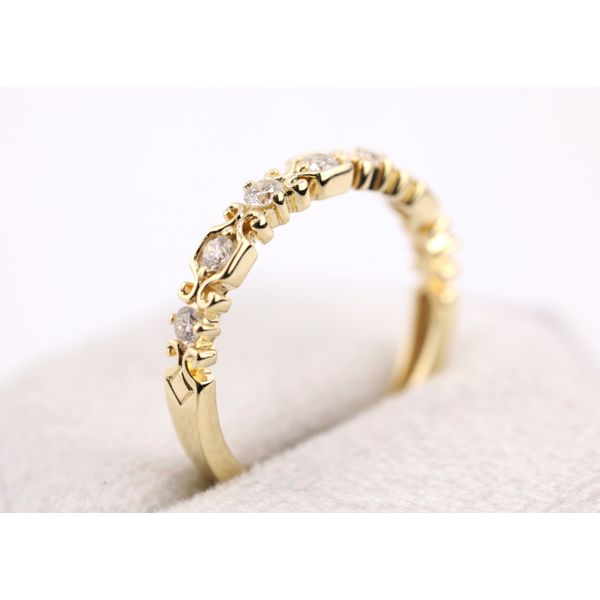 14K Yellow Gold 7-Diamond Band with Scroll Accents Image 2 Puckett's Fine Jewelry Benton, KY