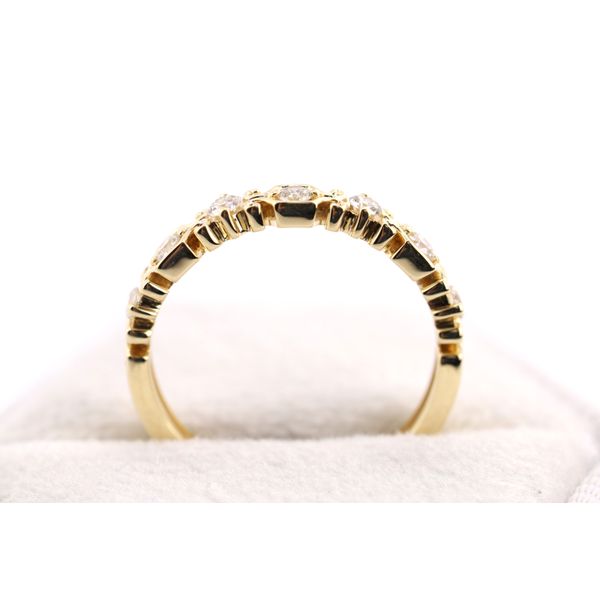 14K Yellow Gold 7-Diamond Band with Scroll Accents Image 3 Puckett's Fine Jewelry Benton, KY