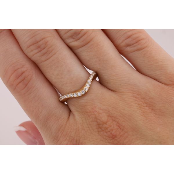 Curved Diamond Wedding Band in Yellow Gold – .25 CT TWT Image 3 Puckett's Fine Jewelry Benton, KY
