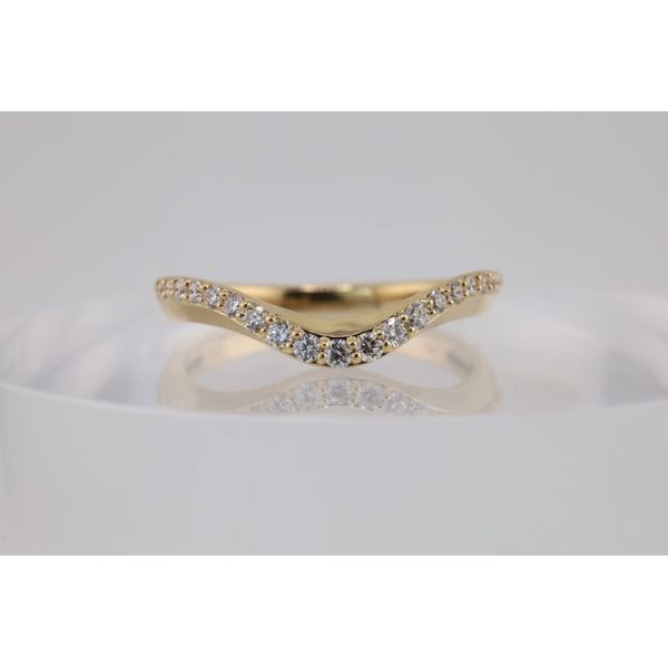 Curved Diamond Wedding Band in Yellow Gold – .25 CT TWT Puckett's Fine Jewelry Benton, KY