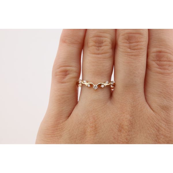 14K Yellow Gold Natural Diamond Contour Wedding Band – 0.12ctw Image 2 Puckett's Fine Jewelry Benton, KY