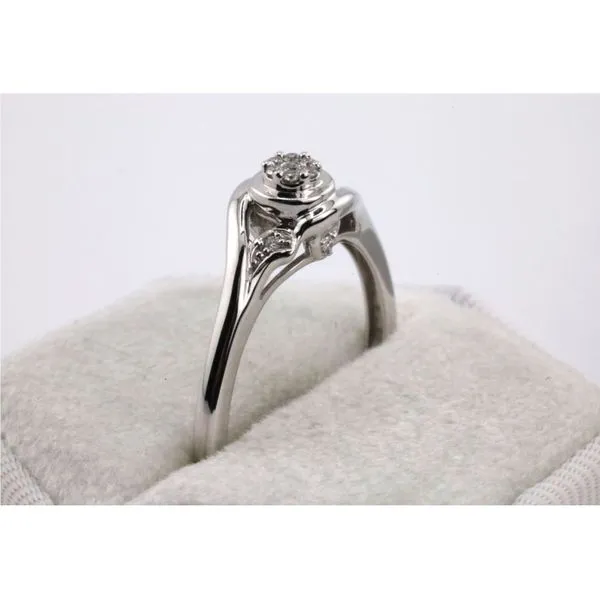 10K White Gold Diamond Cluster Center Ring Image 2 Puckett's Fine Jewelry Benton, KY