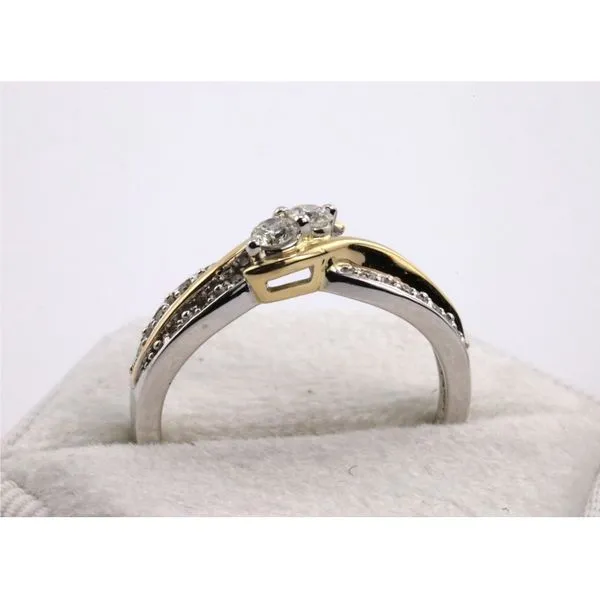 10K White Gold Two-Tone Twist Diamond Ring Image 3 Puckett's Fine Jewelry Benton, KY