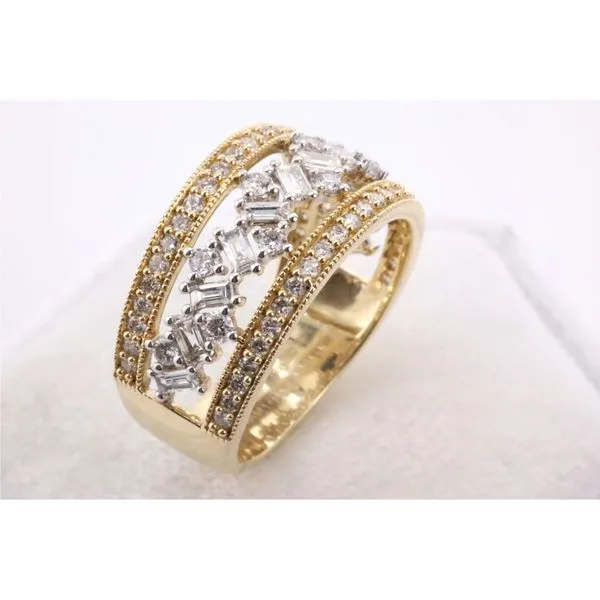 14K Yellow Gold Baguette and Round Diamond Fashion Ring Image 2 Puckett's Fine Jewelry Benton, KY