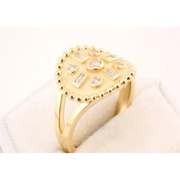 14K Yellow Gold Diamond Medallion Ring Image 2 Puckett's Fine Jewelry Benton, KY