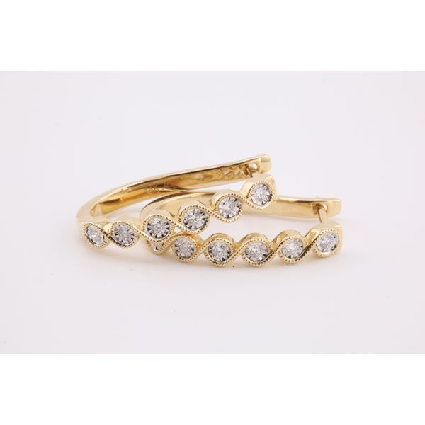 14K Yellow Gold Diamond Oval Hoop Earrings Puckett's Fine Jewelry Benton, KY