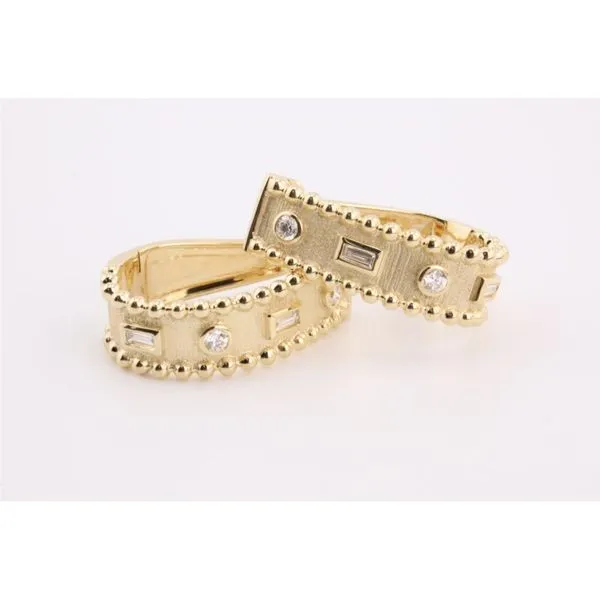 14K Yellow Gold Textured Oval Hoop Earrings with Bezel Diamonds Puckett's Fine Jewelry Benton, KY