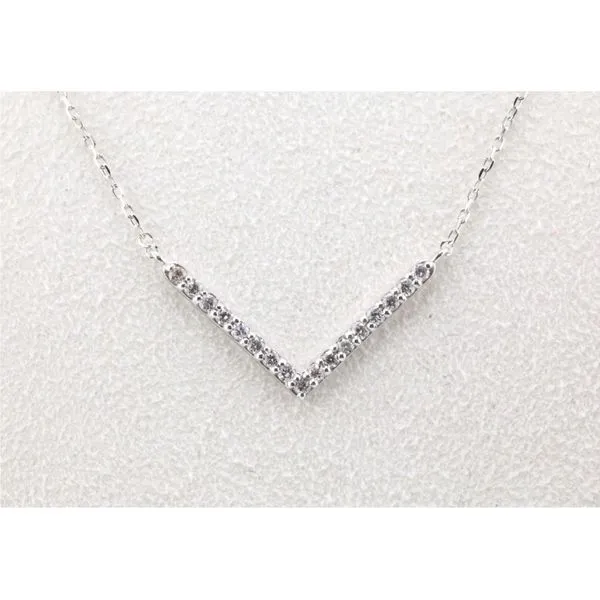 18K White Gold Diamond V Pendant Image 2 Puckett's Fine Jewelry Benton, KY