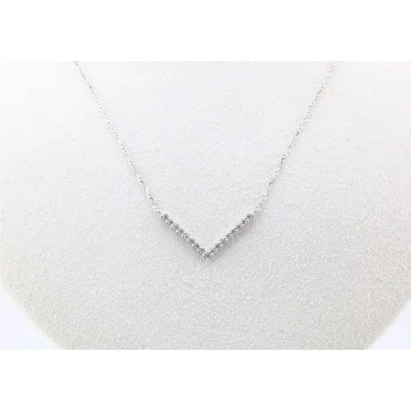 18K White Gold Diamond V Pendant Puckett's Fine Jewelry Benton, KY