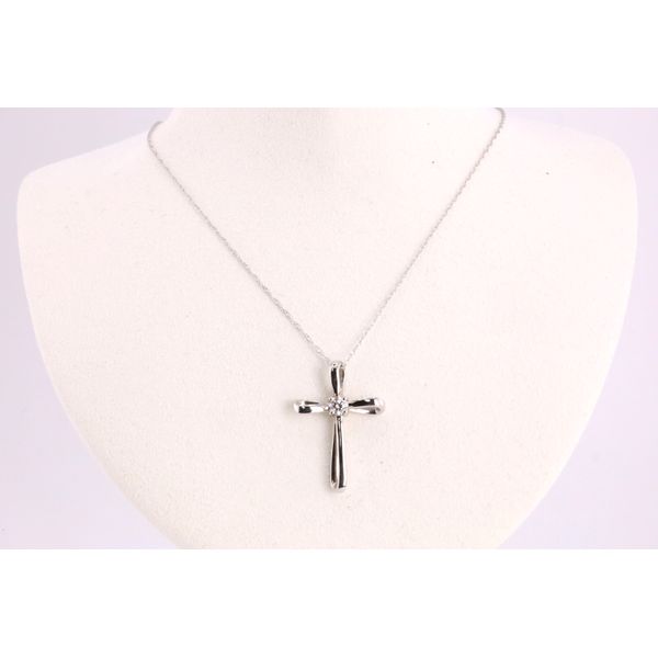 10K White Gold Diamond Twist Cross Pendant Puckett's Fine Jewelry Benton, KY