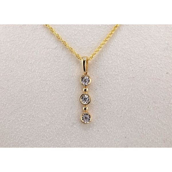 14K Yellow Gold 3-Stone Diamond Pendant Image 2 Puckett's Fine Jewelry Benton, KY