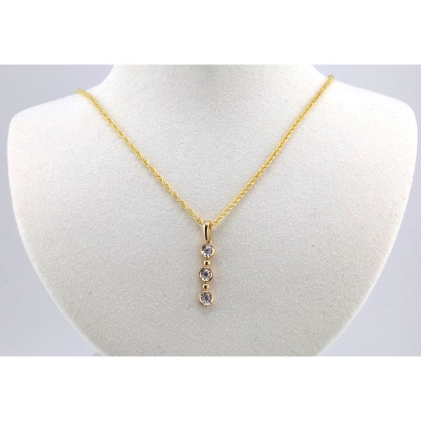 14K Yellow Gold 3-Stone Diamond Pendant Puckett's Fine Jewelry Benton, KY