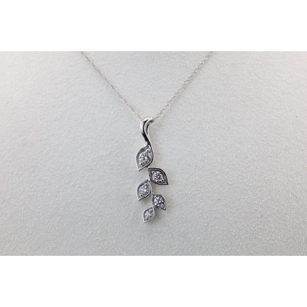 14K White Gold Natural Diamond Leaf Pendant – 0.25ctw Image 2 Puckett's Fine Jewelry Benton, KY