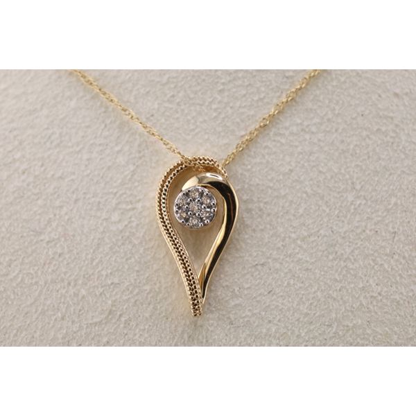 10K Yellow Gold Diamond Cluster Teardrop Pendant Necklace – 18
