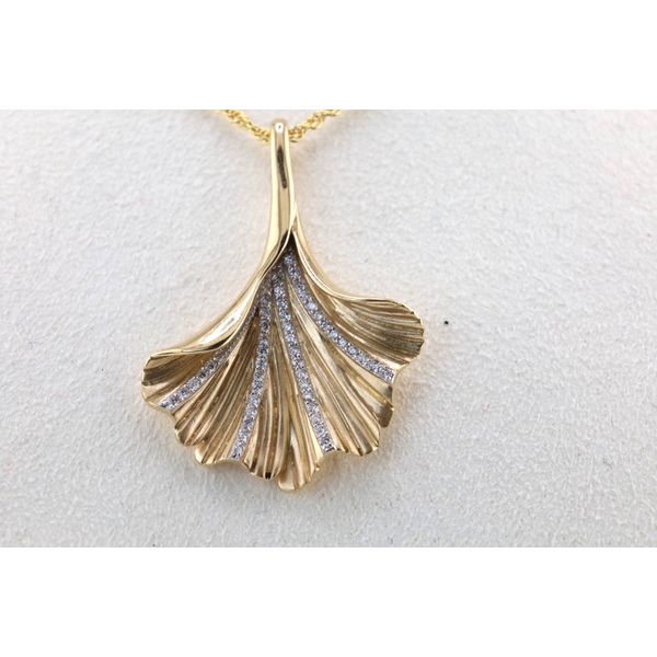 14K Yellow Gold Ginkgo Leaf Diamond Pendant Necklace Image 2 Puckett's Fine Jewelry Benton, KY