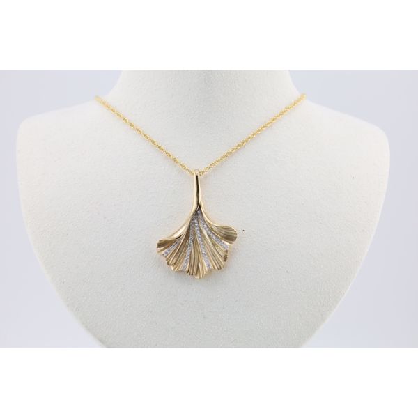 14K Yellow Gold Ginkgo Leaf Diamond Pendant Necklace Puckett's Fine Jewelry Benton, KY