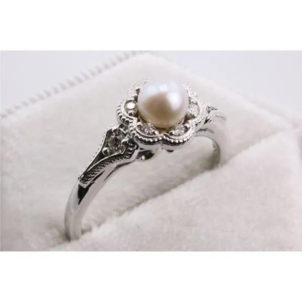 10K White Gold Diamond and Freshwater Pearl Ring Image 2 Puckett's Fine Jewelry Benton, KY