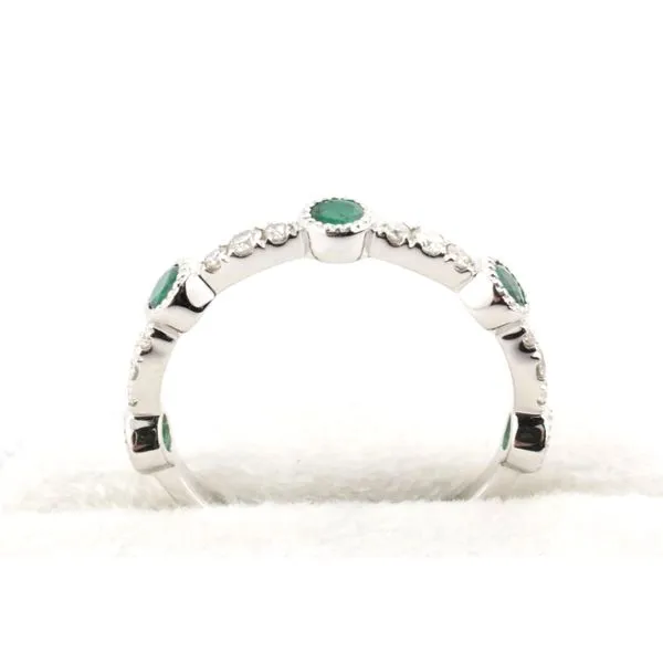 14K White Gold Diamond and Emerald Band Image 3 Puckett's Fine Jewelry Benton, KY