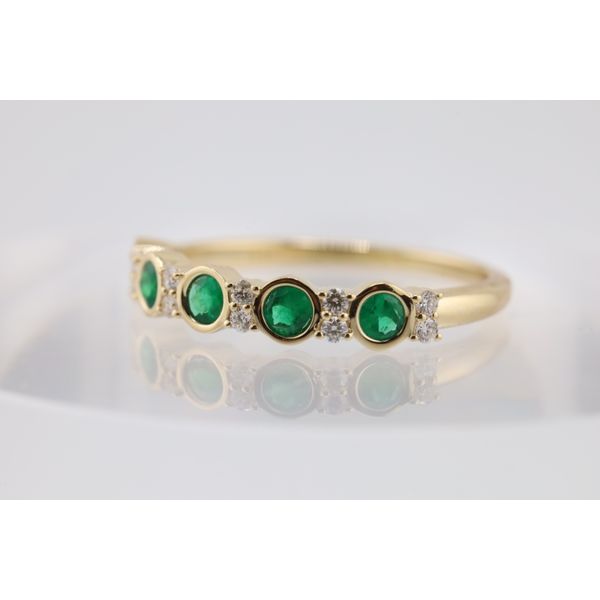 14K Yellow Gold Emerald & Diamond Band Image 2 Puckett's Fine Jewelry Benton, KY