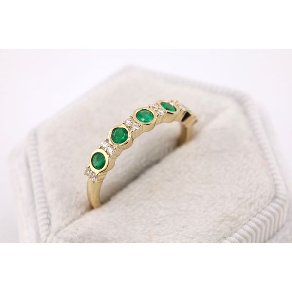 14K Yellow Gold Emerald & Diamond Band Image 3 Puckett's Fine Jewelry Benton, KY