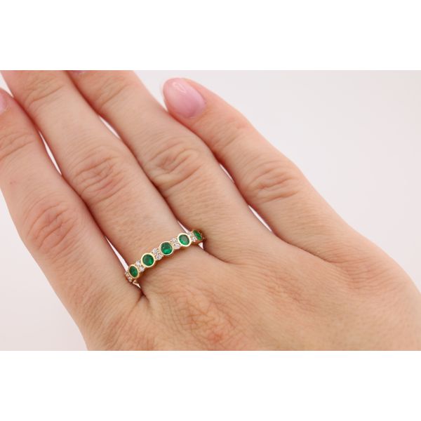 14K Yellow Gold Emerald & Diamond Band Image 4 Puckett's Fine Jewelry Benton, KY