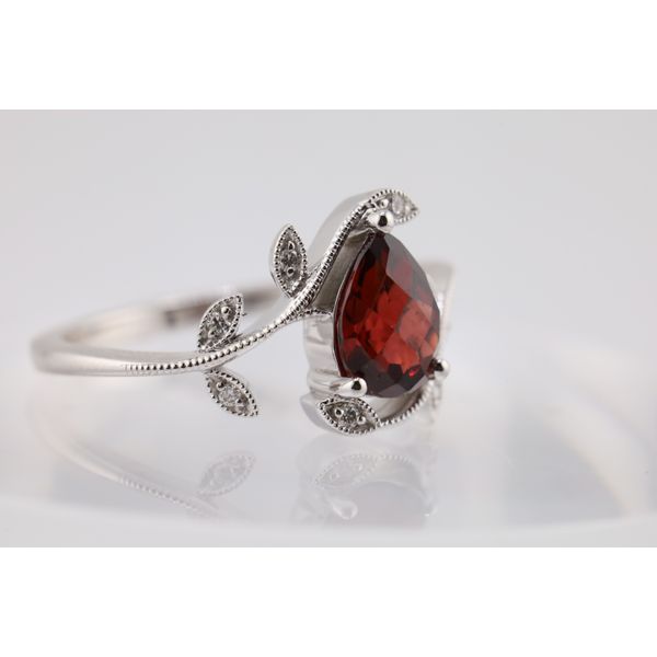 14K White Gold Pear-Shaped Garnet Vine Ring Image 2 Puckett's Fine Jewelry Benton, KY