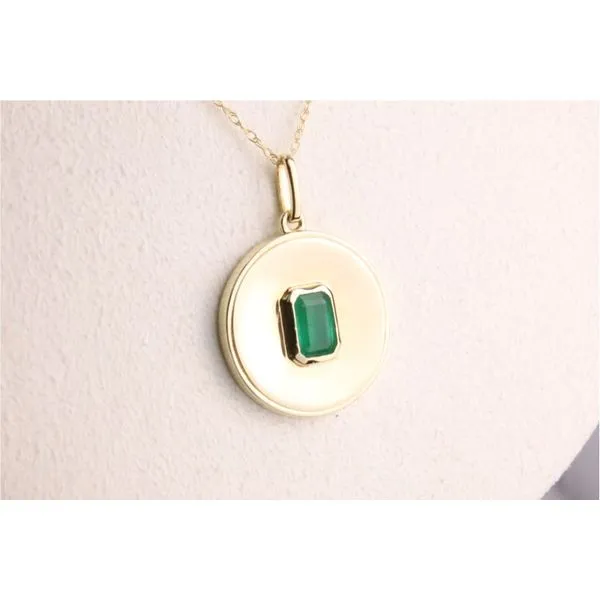 14K Yellow Gold Emerald Disc Pendant Image 2 Puckett's Fine Jewelry Benton, KY