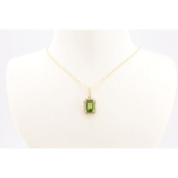 14K Yellow Gold Peridot & Diamond Halo Pendant Necklace Puckett's Fine Jewelry Benton, KY