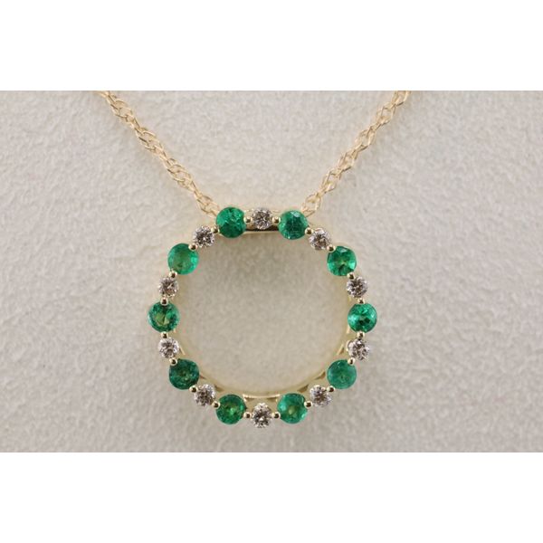 14K Yellow Gold Natural Diamond & Emerald Circle Pendant – 0.14ctw Diamonds Image 2 Puckett's Fine Jewelry Benton, KY