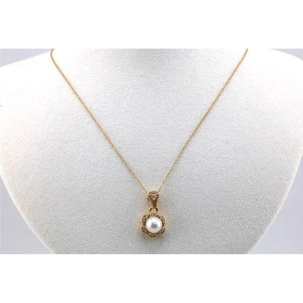10K Yellow Gold Pearl Necklace with Diamonds Puckett's Fine Jewelry Benton, KY