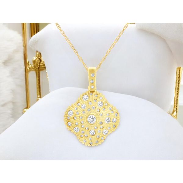 14K Yellow Gold Ribbed Quatrefoil Diamond Pendant Length 18 Inches Image 2 Quality Gem LLC Bethel, CT