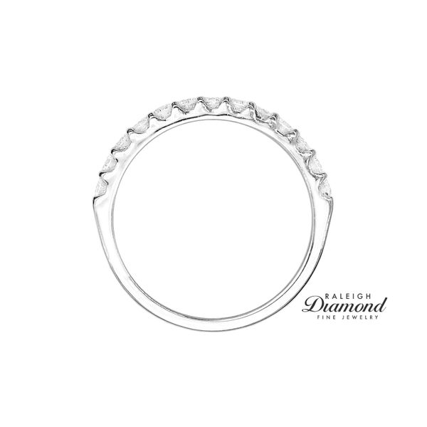 Estate 14K White Gold 0.50ctw Shared Prong Diamond Band Image 3 Raleigh Diamond Fine Jewelry Raleigh, NC