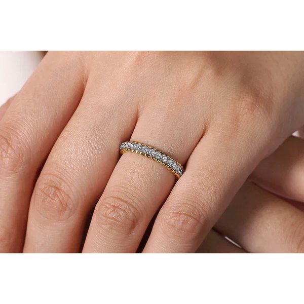 14K White & Yellow Gold G-H/SI2 or Higher Scalloped Edge Ladies Diamond Anniversary Band Sz 6.5 Image 4 Raleigh Diamond Fine Jewelry Raleigh, NC