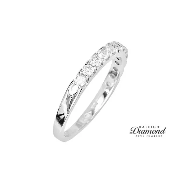 Estate 14K White Gold Women's 0.50ctw Shared Prong Diamond Band Image 2 Raleigh Diamond Fine Jewelry Raleigh, NC