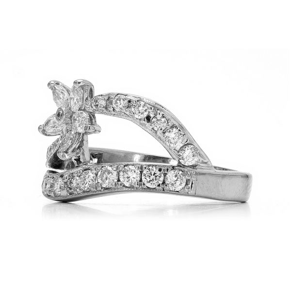 Estate 14K White Gold Flower Diamond Ring Size 7.0 Image 2 Raleigh Diamond Fine Jewelry Raleigh, NC