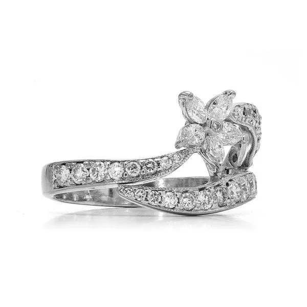 Estate 14K White Gold Flower Diamond Ring Size 7.0 Image 3 Raleigh Diamond Fine Jewelry Raleigh, NC