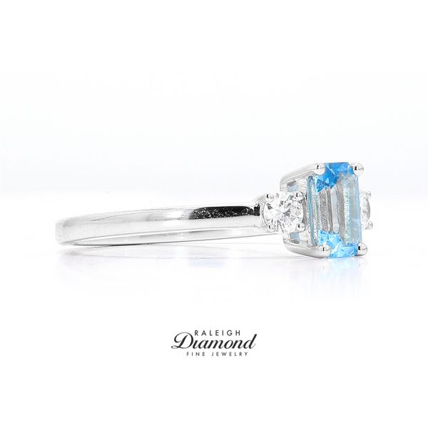 14K White Gold Aquamarine & Diamond Ring Image 3 Raleigh Diamond Fine Jewelry Raleigh, NC