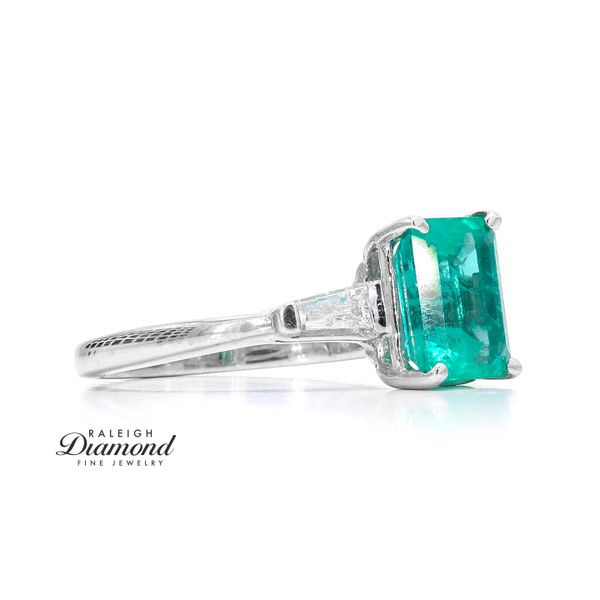 Estate 18K White Gold Emerald & Diamond Ring Image 3 Raleigh Diamond Fine Jewelry Raleigh, NC