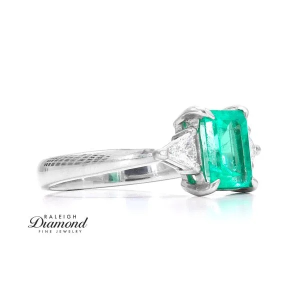 Estate Platinum Emerald & Diamond Ring  Sz 5.75 Image 3 Raleigh Diamond Fine Jewelry Raleigh, NC