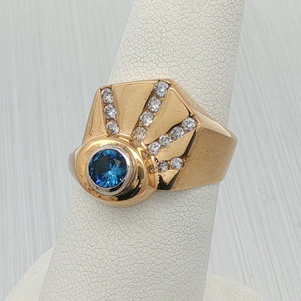Rich Custom Jewelry 14K Yellow Gold Comet Signet Ring with Round Brilliant Blue Sapphire and Diamonds Rich Custom Jewelry Las Vegas, NV