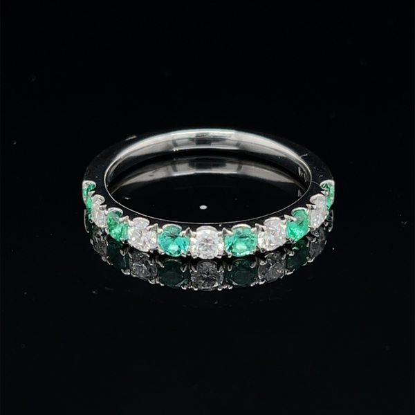 14 Karat White Gold 5/8 Carat Emerald and Diamond Ring Robert Irwin Jewelers Memphis, TN