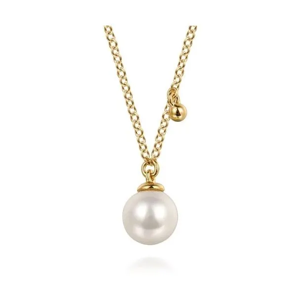 Elegant freshwater pearl necklace. Root Jewelers Medford, OR
