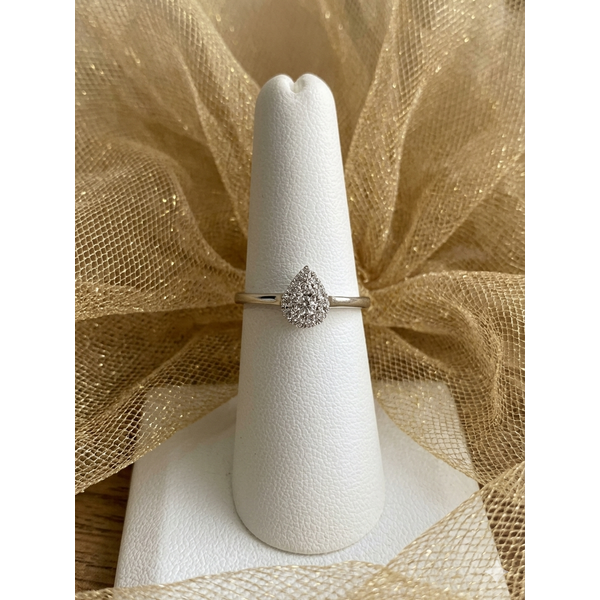 14 KARAT WHITE GOLD AND NATURAL DIAMOND PEAR-SHAPE CLUSTER RING Sam Dial Jewelers Pullman, WA