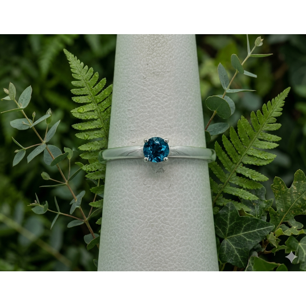 Blue Topaz Solitare Sam Dial Jewelers Pullman, WA