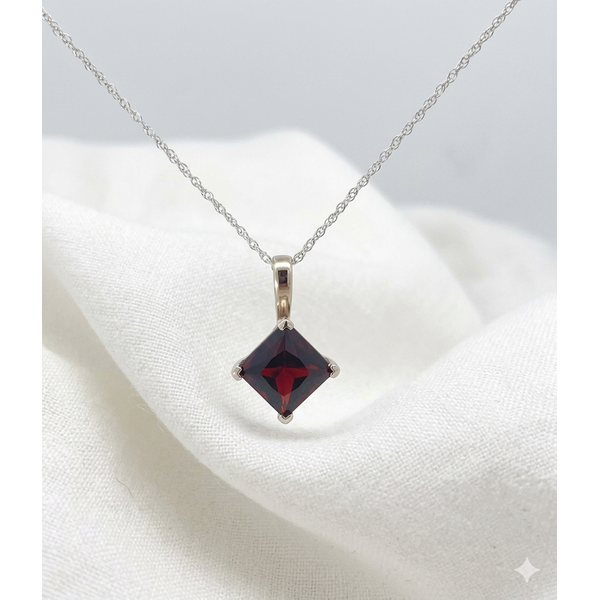 Kite Set Garnet Pendant Sam Dial Jewelers Pullman, WA